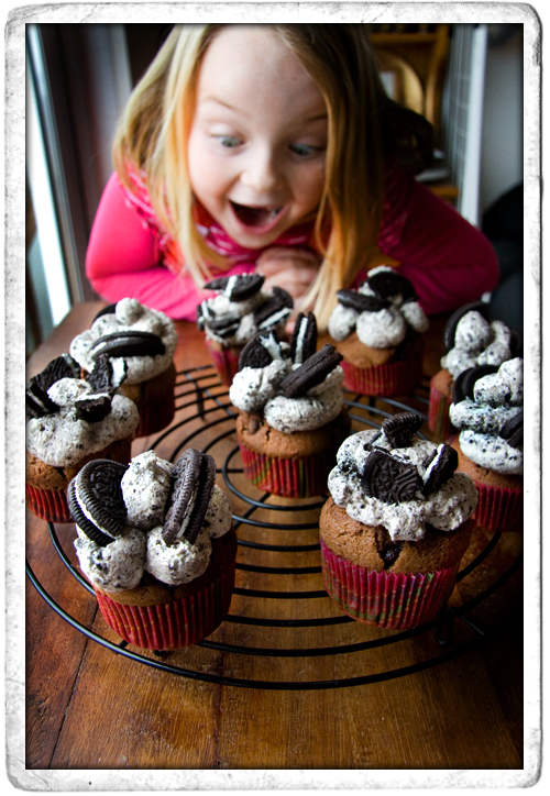 :: Chocolate Chip Oreo Cupcakes!