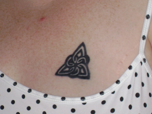 Source url:http://www.angeltattoodesigns.info/1749/cool-trinity-knot-tattoos