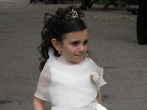 Tiny bride