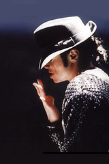 Michael Jackson with his legendary hat and dancing iPhone Wallpaper