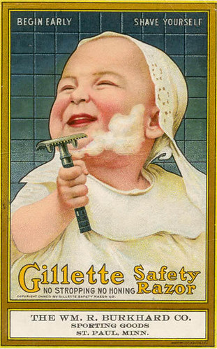 Anuncio antiguo de un bebé afeitándose con una maquinilla gillette