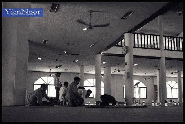 Muslim Pray at Dubai Mosque