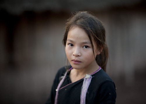 Lan Taen tribe girl Laos by Eric Lafforgue.