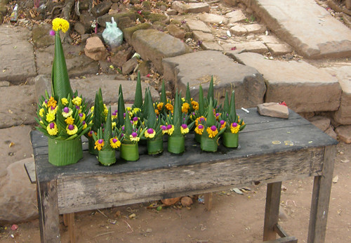 81.寮國拜拜用的花