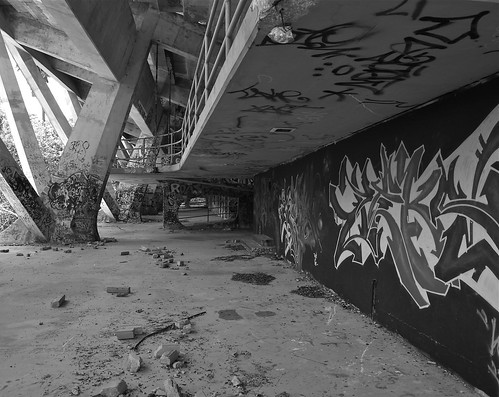 virginia key exploring · overhang · black & white graffiti 
