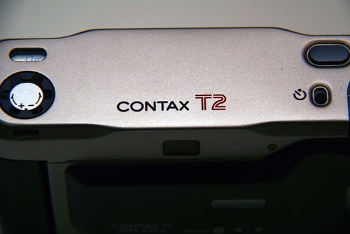 你拍攝的 Contax T2。