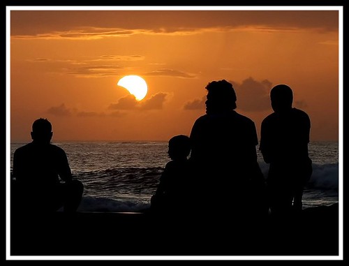Eclipsi de sol en la sortida de sol (c) Photo Maldives 22/07/2009