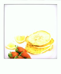 Poladroid! Cottage Cheese "Pancakes" with Lemon and Strawberries for Breakfast