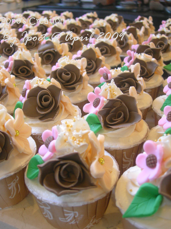 Brown-Gold Wedding Cupcake
