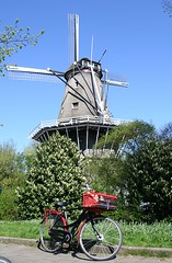 De Bloem Windmill by drooderfiets