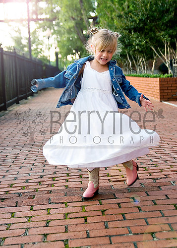 3601067785 a25e3b544c Urban fun (and a whole lot of fashion)!   BerryTree Photography : Canton, GA Child Photographer