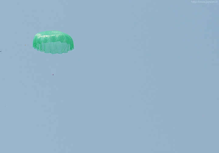 thrissur pooram - Parachute Vedikkettu during Elanjithara Melam