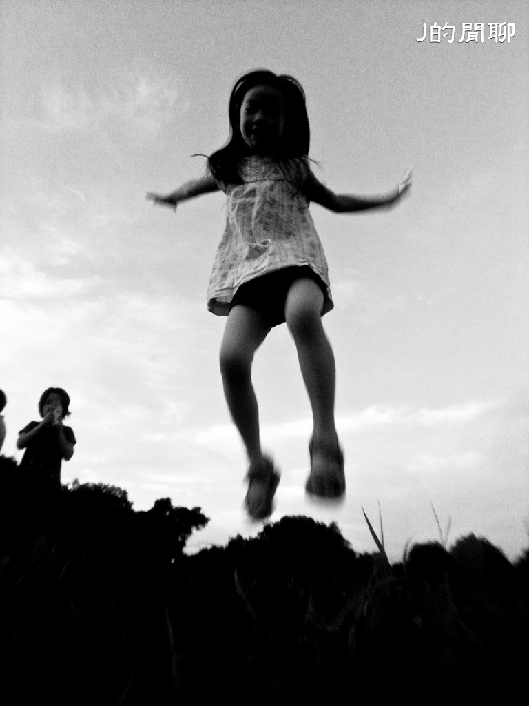 跳躍的Anna 20110606-432-J的閒聊