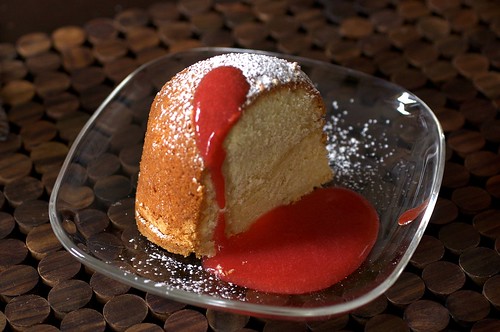 cream cheese pound cake + strawberry coulis
