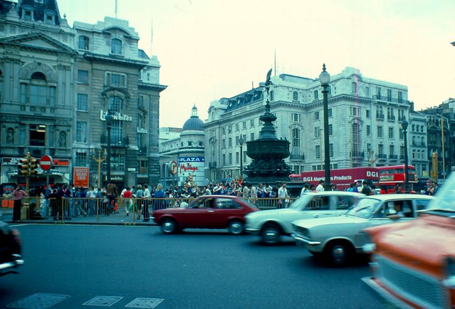 1976 - London - Picadilly Circus