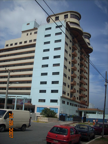 Edificio Sierra Maestra by Eurosca