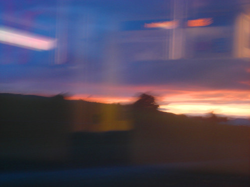 Abendhimmel durchs Zugfenster