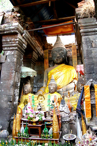 74.Wat Phu Champasak主殿放了大佛