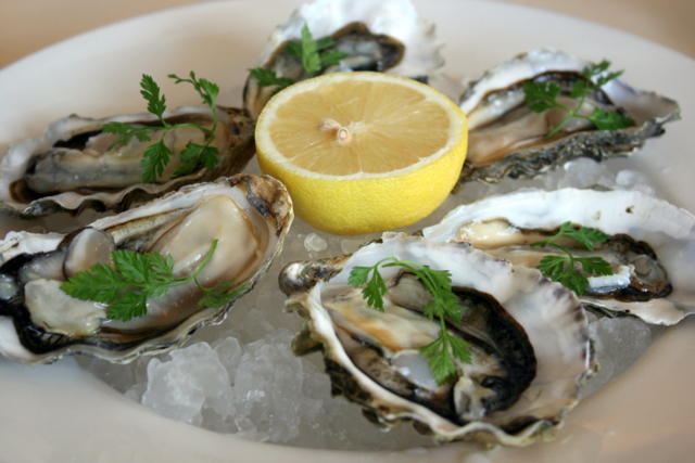 Fresh rock oysters with mignonette sauce and lemon