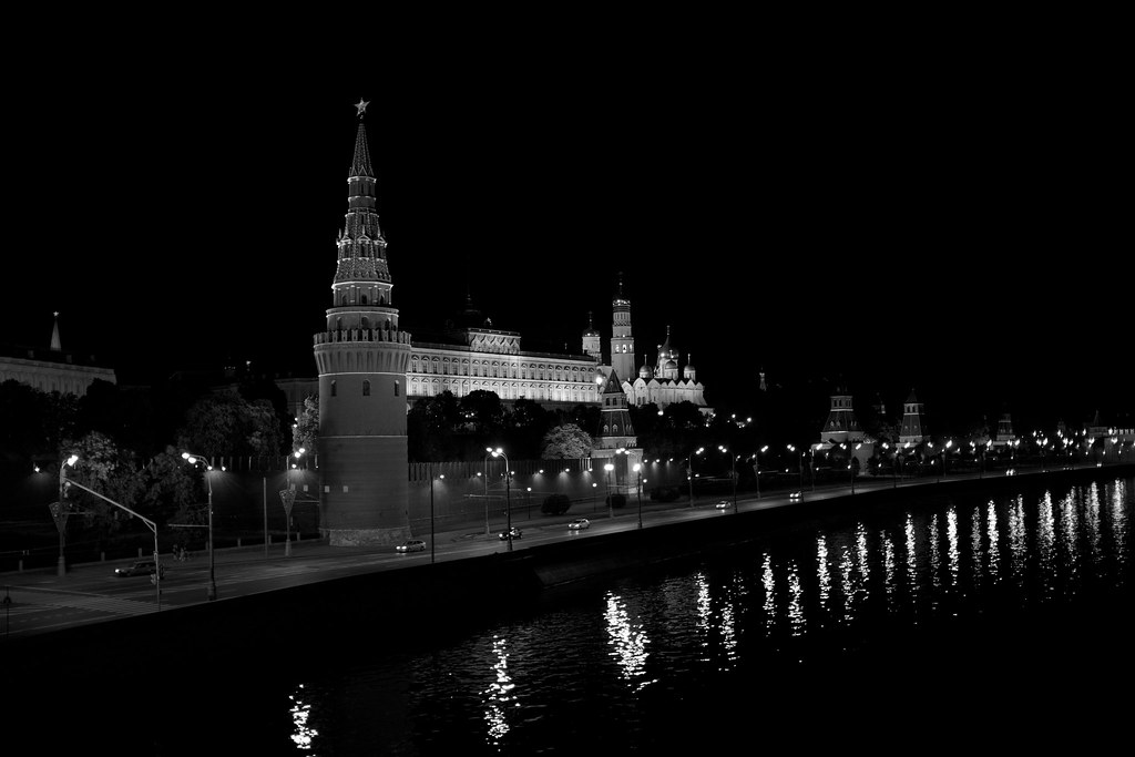 : Kremlin and Moscow river /    