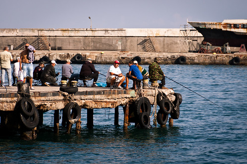 Fishermen in Yalta ©  ahenobarbus
