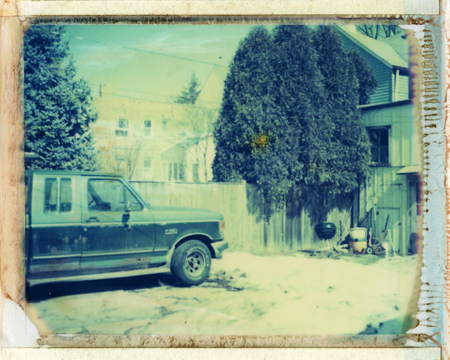 chicago yard truck polaroid illinois midwest pickup instant lincolnsquare 195 type669 expired092004