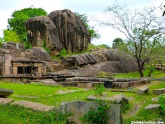 Ruinas milenarias de Anuradhapura • <a style="font-size:0.8em;" href="http://www.flickr.com/photos/92957341@N07/9164115703/" target="_blank">View on Flickr</a>