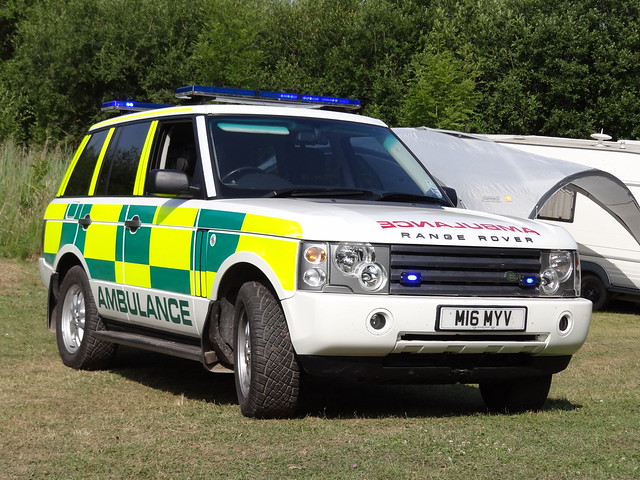 rescue car team community day blues rover ambulance lincolnshire land vehicle leds range rapid assistance grilles response unit bluelights lcat lightbars 2013 rrv m16myv