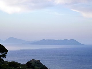Tindari (Me) - Le Isole Eolie viste dal promontorio del Santuario della Madonna Nera