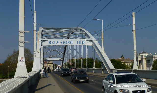 Cruzando el puente Belvarosi