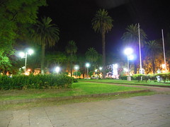 Vista nocturna Plaza Constitución - San Pedro <a style="margin-left:10px; font-size:0.8em;" href="http://www.flickr.com/photos/62525914@N02/12213196964/" target="_blank">@flickr</a>