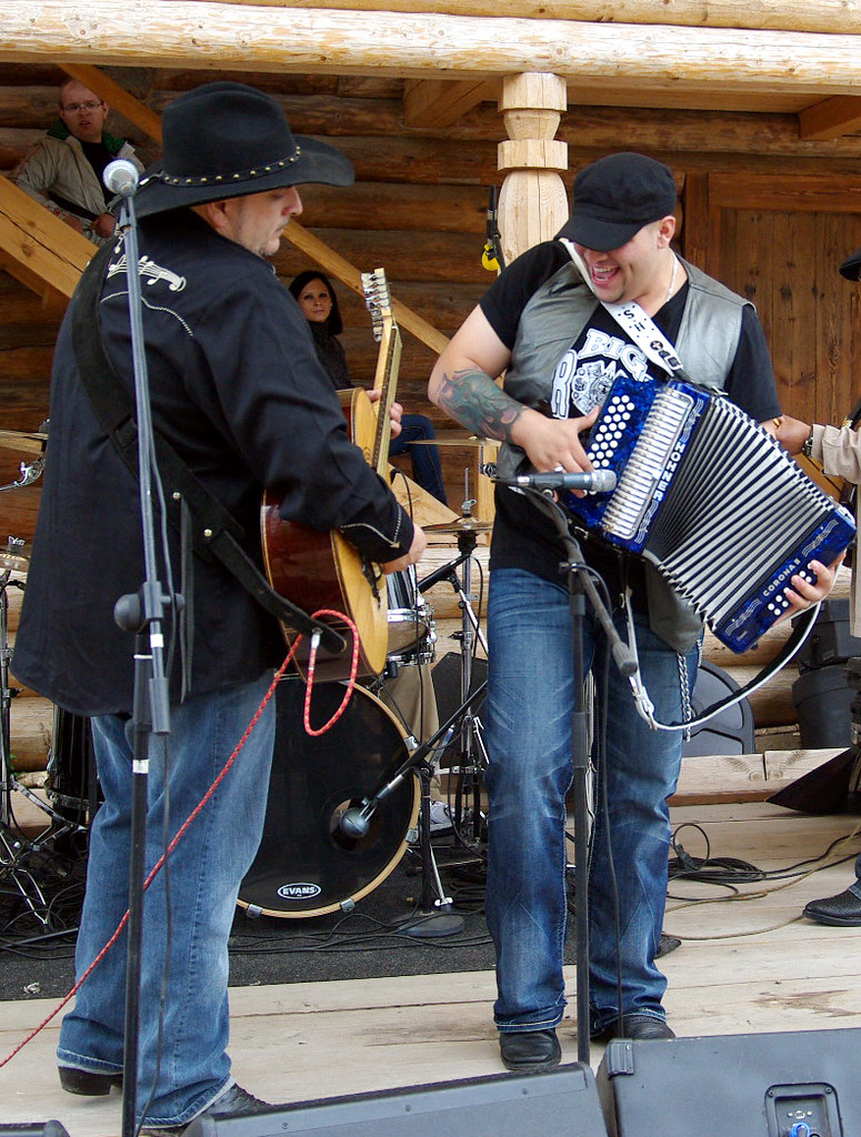фото: Bajo sexto guitar and accordion - th basics of conjunto tejano