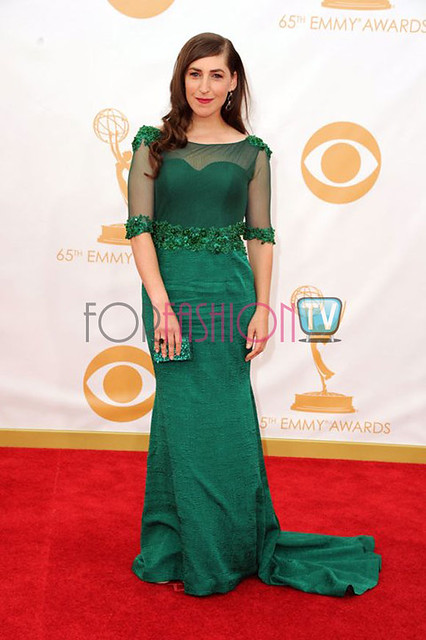 Mayim Bialik Is DREAM IN GREEN On The Red Carpet @ Emmy Awards 2013