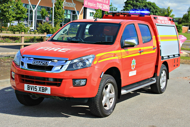 rescue fire small engine pickup systems pump vehicle and leds service fires appliance grilles brigade response unit targeted isuzu tactical lightbar humberside dmax fendoffs hfrs bv15xbp