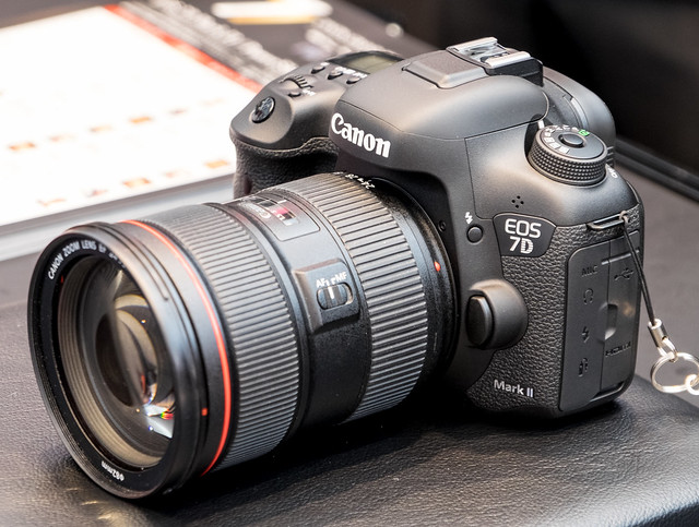 カメラ デジタルカメラ Canon 7D☆高速連写で速い動きの被写体もOK☆-