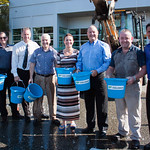 ALS-Ice-Bucket-Chal-029-1330 <a style="margin-left:10px; font-size:0.8em;" href="http://www.flickr.com/photos/125384002@N08/14973111061/" target="_blank">@flickr</a>