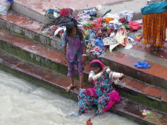 Purification dans le Gange <a style="margin-left:10px; font-size:0.8em;" href="http://www.flickr.com/photos/83080376@N03/15020595382/" target="_blank">@flickr</a>