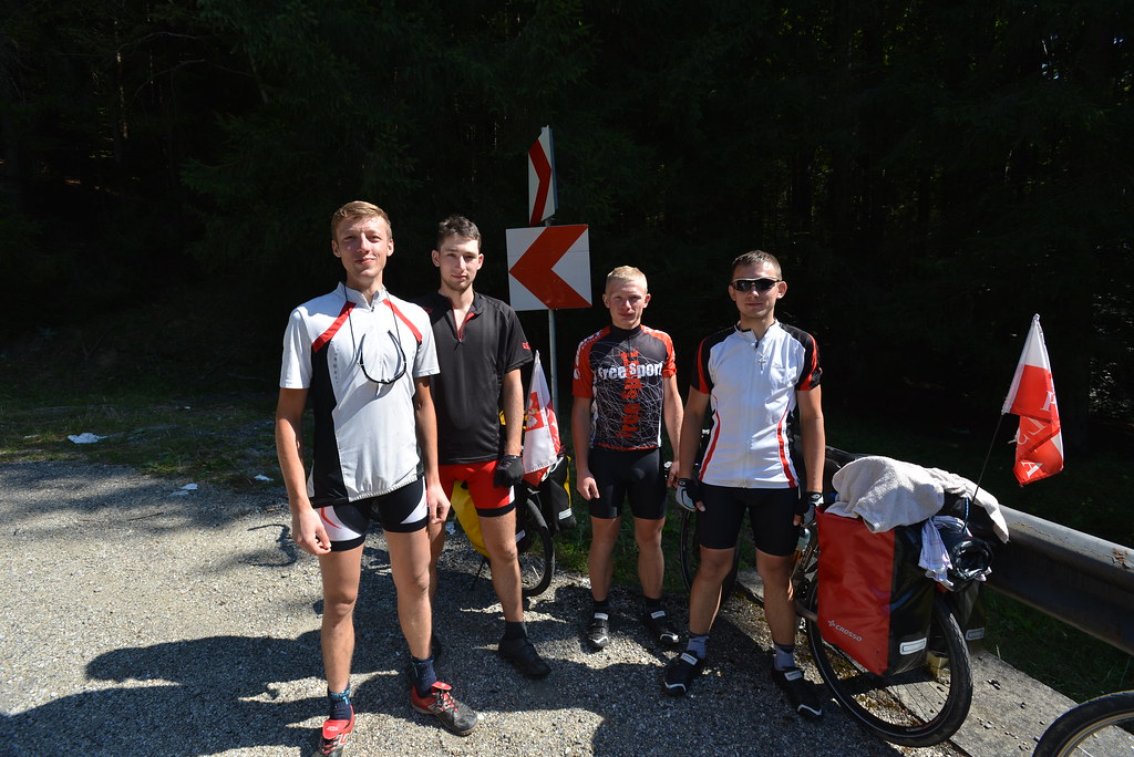 Polish tourers racing up the mountain