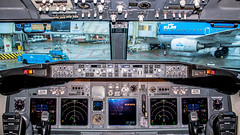 Cockpit from a 737-800 • <a style="font-size:0.8em;" href="http://www.flickr.com/photos/125767964@N08/14714631069/" target="_blank">View on Flickr</a>
