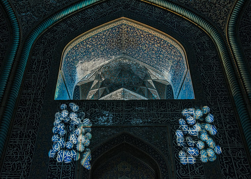 The Play of Light (Lotfollah Mosque, Esfahan)