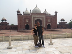 Un des monuments à côté du Taj Mahal <a style="margin-left:10px; font-size:0.8em;" href="http://www.flickr.com/photos/83080376@N03/15056230418/" target="_blank">@flickr</a>