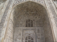 Entrée du Taj Mahal <a style="margin-left:10px; font-size:0.8em;" href="http://www.flickr.com/photos/83080376@N03/15238647072/" target="_blank">@flickr</a>