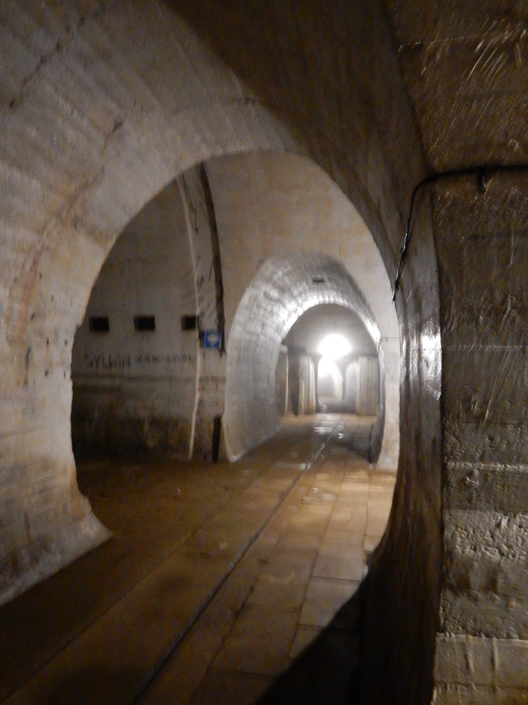 In the tunnels of the 'East wall'