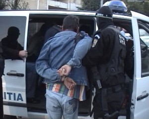 Brșovean reținut pentru ultraj, după ce a lovit un agent de poliție