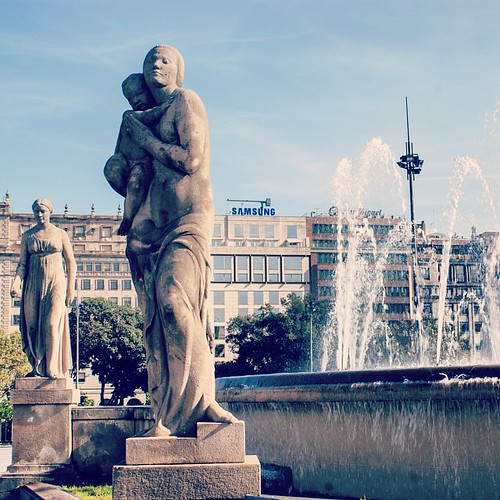 2012     #Travel #Memories #Throwback #2012 #Autumn #Barcelona #Spain      #Plaza #Square #Statue #Fountain ©  Jude Lee