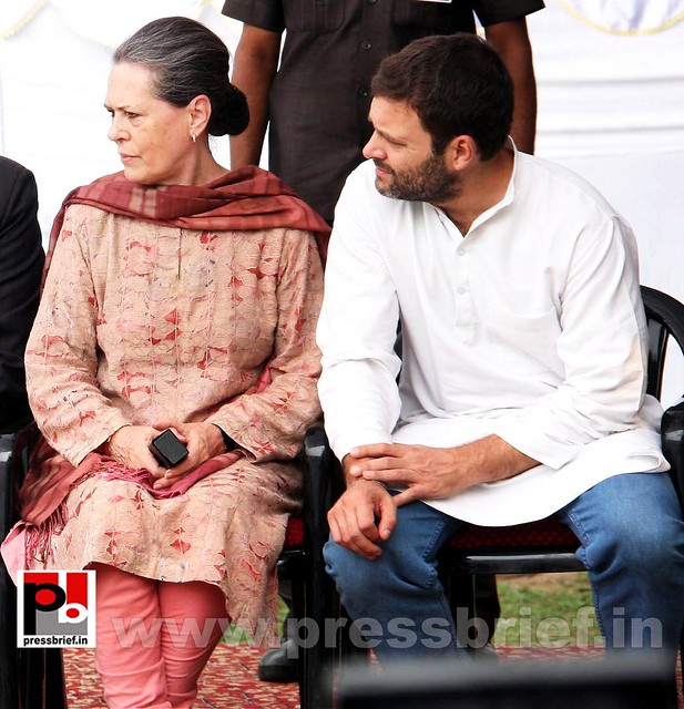 Sonia, Rahul Gandhi meets J&K flood victims 05