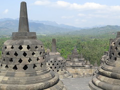 Borobudur <a style="margin-left:10px; font-size:0.8em;" href="http://www.flickr.com/photos/83080376@N03/15426769332/" target="_blank">@flickr</a>