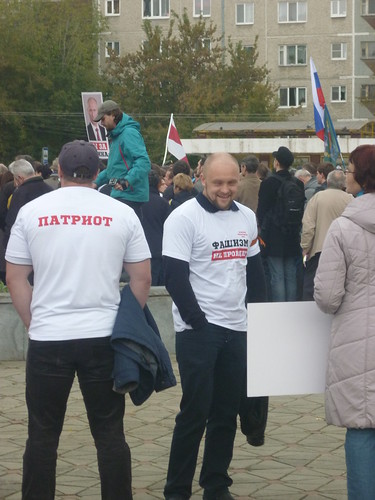 Pro-Putin provocateurs at the Peace March. Some were paid, I guess, others were brainwashed. ©  Copper Kettle