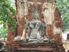Wat Phra Mahathat <a style="margin-left:10px; font-size:0.8em;" href="http://www.flickr.com/photos/83080376@N03/15698696446/" target="_blank">@flickr</a>