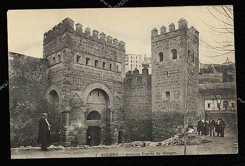 Puerta vieja de Bisagra o de Alfonso VI (Toledo) tras su restauración. Principios del siglo XX. Foto Lacoste, 1911